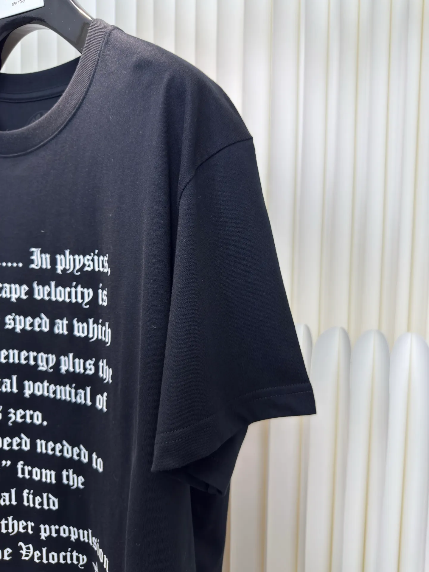 P240 Chrome Hearts Skeleton Soldier Text Short Sleeves. The fabric is made of 26-woven 200g cotton. The printing is made of thermosetting ink. Customized accessories. Size S M L